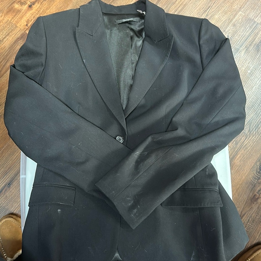 Women’s Tahari Black Blazer US size 12. Decent condition. See photos.